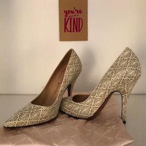 Palter DeLiso - Gold & Lace heels Sz 39.5